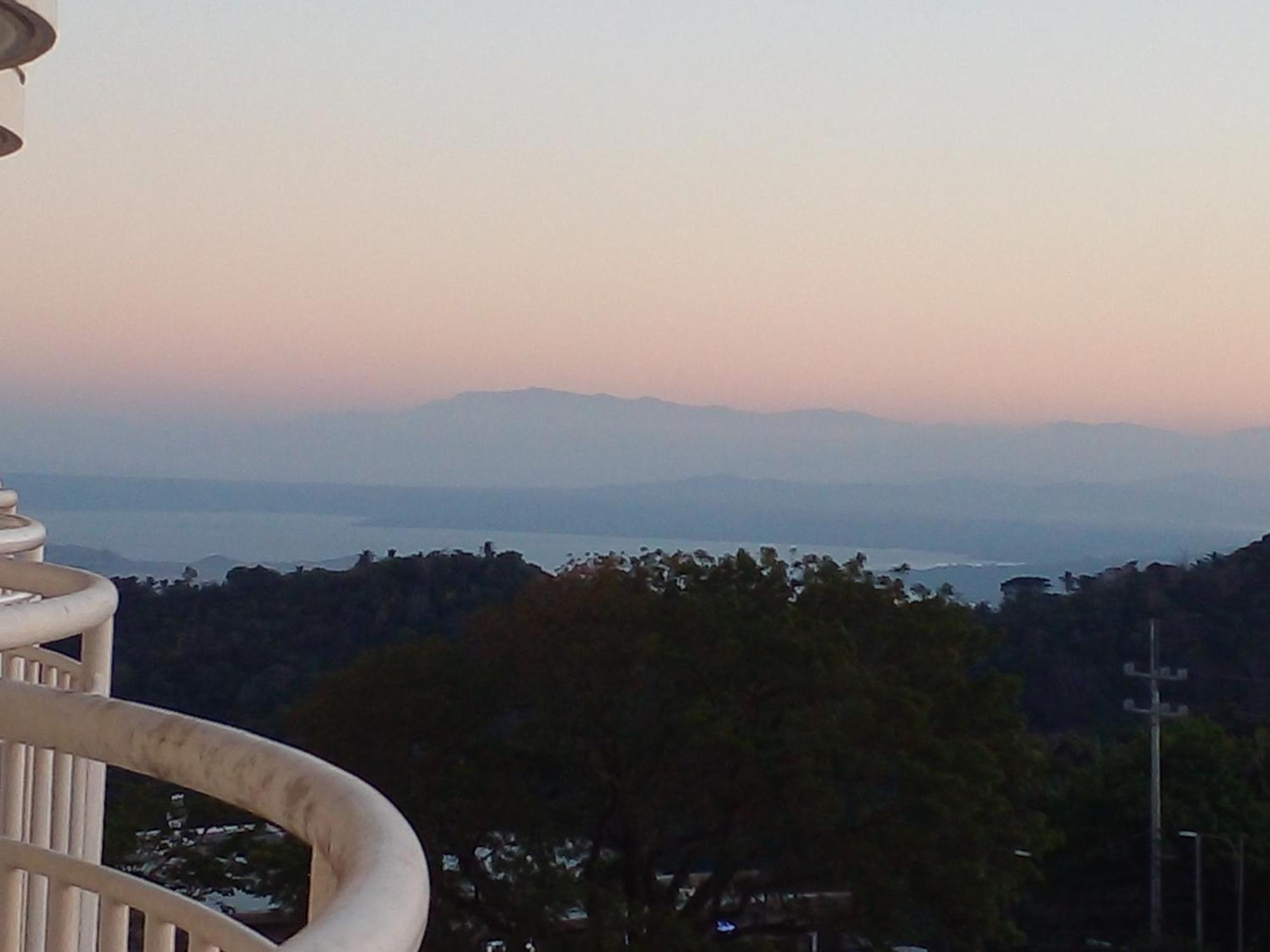 Tagaytay Prime Residences With Swimming Pool & Viewing Deck Tagaytay City Rum bild